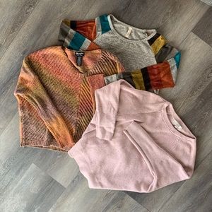 🚨Sweater bundle!🚨3 small sweaters in one sea